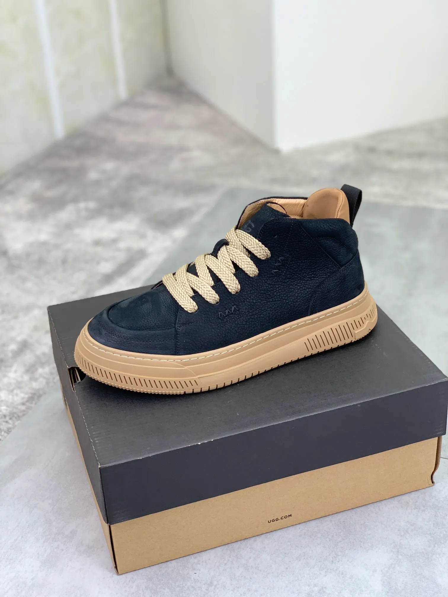 Men's Men's Shoes P620 [New Style] 💰 🆘 "Real Wool" [UGG] 👉 Popular men's shoes official website synchronization 🔰 Genuine quality [proud] is not comparable to the imitations in the general market 🌀 The upper is imported Italian frosted cowhide, and the lining: foot pad 🅰️ grade 🐑 real wool 👻 Only Grade A can show the effect The hand feels smooth and delicate 🔱The shoe shape is grand, only genuine factories can achieve it 🎄The perfect toughness of the original outsole 👻⬛️ allows customers to bid farewell to one-time consumption. Real wool lining, super warm. 4⃣️Color options available Size: 38-44